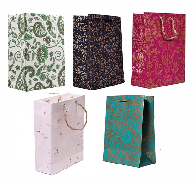 Gifts of Distinction: Elevate Your Presentations with Custom Gift Bags