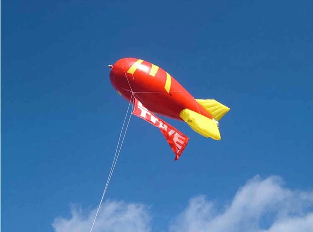 Comparing Inflatable Advertising vs Traditional Signage
